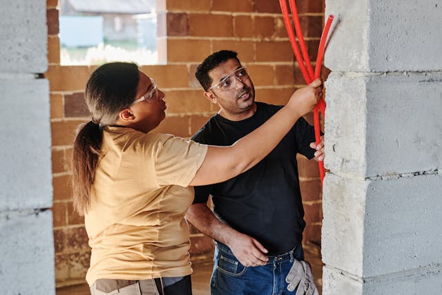 5 astuces pour cacher les câbles et fils électriques dans la maison