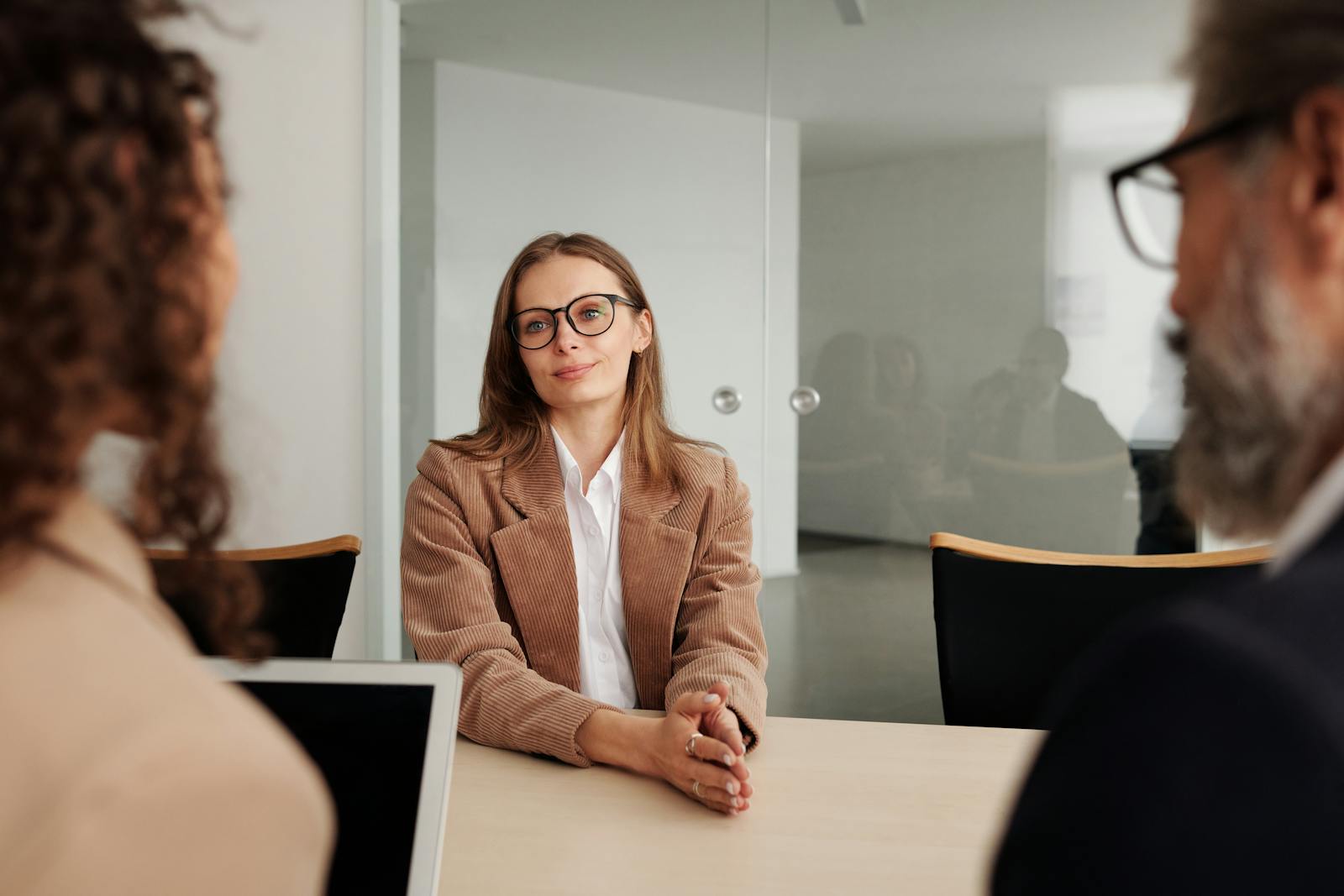Candidat face aux recruteurs